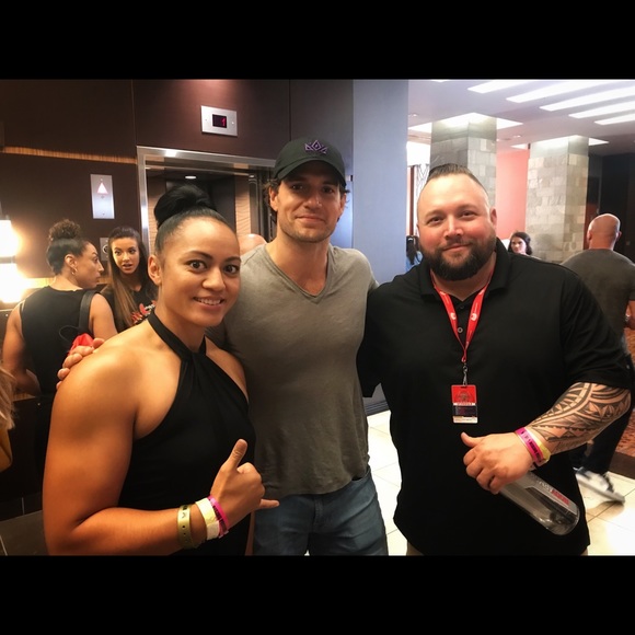 Full Time #PoshBoss & lover of #Reselling ! - Picture 1 of 8